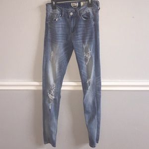 LIGHT DENIM RIPPED JEANS